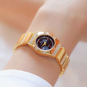 Elmas Saatler Kadın Ünlü Marka Benzersiz Altın Kadın Saatı Kristal Küçük Dial Bayanlar Montre Femme 210616