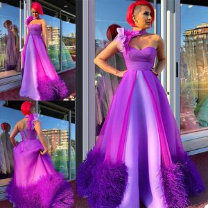 Luxury Feather A Line Prom Klänningar Halter Evening Dresses Dubai Arabiska Ruffles Tulle Lace Up Custom Made Pagant Gown