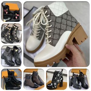 Kobiety Designer Buty Martin Desert Boot Flamingi Miłość Strzałka 100% Prawdziwy Skórzany Medal Grube antypoślizgowe buty zimowe Rozmiar US5-11 RTDFGWPLJN