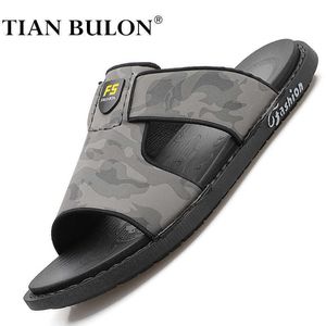 Sommar män designer tofflor Soft-Soled Leather Flip-Flops Mäns Bekväma Romerska Sandaler Anti-Slip Beach Skor För Män Zapatos 210721