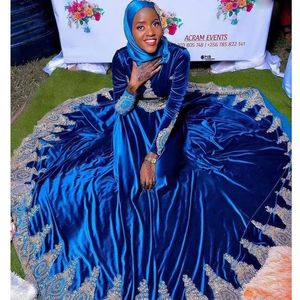 2022 Royal Blue Muslim Velvet Wedding Gowns Lace Appliques Vestido De Noiva Full Sleeve Plus Size Arabic Dubai Bridal Gown