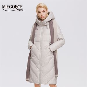 Miegofce مصمم الشتاء سترة المرأة طويلة الأزياء معطف البوليستر الألياف مع وشاح سترة السيدات D21601 210923