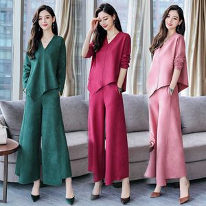 In the autumn of , women's deerskin velvet fashion two-piece suit chic Hong Kong style mature goddess fan 210930