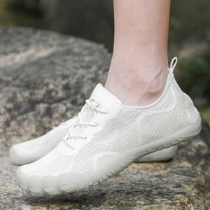 Summer Aqua Water Sneakers Men Women Breathable Mesh Outdoor Sports Shoes Woman Barefoot Sandals White Beach Swim Shoe Slippers Y0714