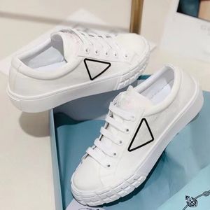 Europeisk Populära Läder Sport Kvinnors Sneakers Lace Low Top För Kvinnor Bästa Kvalitet Utomhus Ladies Skor