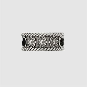 ingrosso Design Semplice Anello D'argento-Lettera superiore Design Silver Plate Ring Simple Retro Style Style Anelli Completamente Piccolo fiore Carving Trend Elenco gioielli di alta qualità