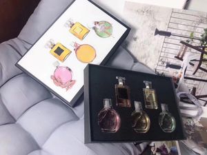 2022 جودة جديدة عالية 7.5 مل*5 عطور يضع المعجبين روائح eau de parfume براقة عيد الميلاد العطور الحرة