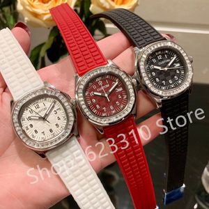 Luksusowe kobiety Square Diamonds Watch kwarcowe gumowe zegarek Sapphire Sport Sport Clock Female Multicolor Mosaic Watches