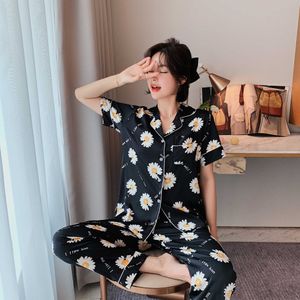 Sexig Daisy Printed Satin Sleepwear Rayon Kvinnor Pyjamas Kortärmad byxor Hemdräkt Två Piece Set Nightwear Q0706