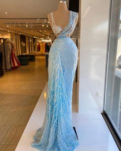 Luxury Sky Blue Aftonklänningar Kristaller Beaded Ärmlös Mermaid Lång längd Tulle Sexig Kvinnor Prom Pageant Gowns 2021