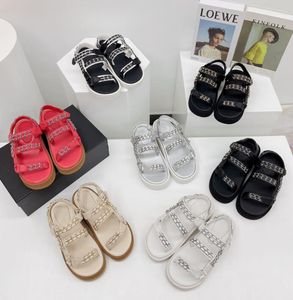 2021 Lyxig designer Kvinnor Sandaler Sommar Fritid Sofe Läderkedja Tjocklöst Höjdhöjande Solid Casual Shoes All-Match Fashion Toppkvalitet med Box Storlek 35-40