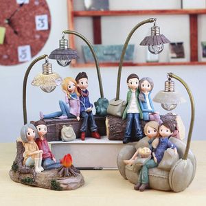 1PCS Couple Character Ornaments With LED Light Resin Crafts For Home Garden Decor Creative Boys And Girls Night Lamp 210728
