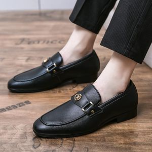 Luxus-Designer-Herren-Metalldekoration, hochwertige Mikrofaser-Gentleman-Flats, Lederschuhe, modischer Charme, Festzug, Hochzeitskleid, Abschlussball, Schuhe