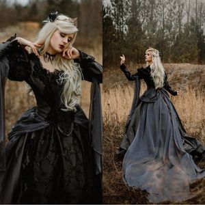 Vintage medeltida gotiska bröllopsklänningar silver och svart renässansfantasi viktorianska vampyrer snörning långa ärm brudklänning