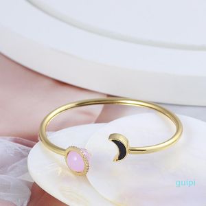Bangle europeisk och amerikansk mode varumärke smycken enkel rosa sten planet måne form öppet armband