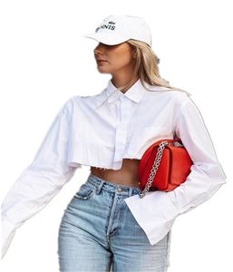 レディースブラウスシャツホワイトセクシークロップトップロングスリーブ女性ブラウスシャツ綿固体非対称裾カジュアル女性ボタンボタン