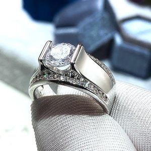 Wedding Rings Huitan Luxury Bands Men Finger Solitaire Round Zirconia Crystal Male Marriage Silver Color Statement Smycken