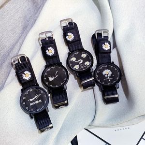 Armbandsur 2021 kvinnor svart blomma klocka nylonband kvarts toppklockor avslappnad mode damer armbandsur kvinna klocka montre