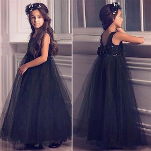 2021 Schwarze Pailletten-Blumenmädchenkleider für Kinder, schwarzer Tüll, bodenlang, Kleider für Junior-Brautjungfern, Weihnachten, günstige Mädchen-Festzug-Kleider