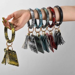 Nieuwe partij geschenken PU kaart tas portemonnee armband lederen kwastje armband sleutelhanger hanger accessoires groothandel