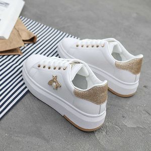 2023 New Women Sneakers Fashion Breathable Faux Leather White Shoes Ladies Soft Rhinestone Footwear Women Casual Shoes Y0907
