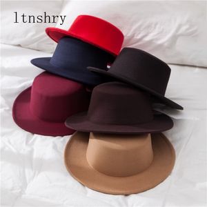 Klassisk fast färgfilt Fedoras för män Kvinnor Konstgjord Ullblandning Jazz Cap Wide Brim Enkel Kyrka Derby Flat Top Hat
