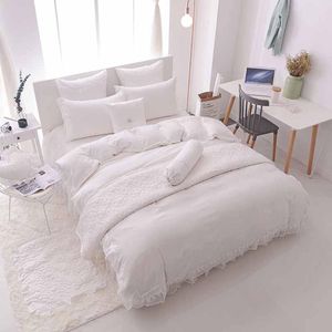 Conjuntos de cama Lace Ruffles Princess Luxo 4 pcs Jacquard 100% Quilt / edredão Silk Cetim Capa de Costeiro Cama de algodão