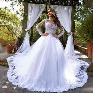 Nowoczesne Biały Suknie Ślubne Linii Koronki Długie Rękawy Suknie Ślubne Kaplica Train Illusion Powrót Zipper Arabski Dubaj Katedra Ogród Tulle Bride Dress 2021 Custom Made