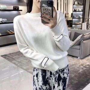 Tasarımcı Kadın Sweaters Moda Sonbahar Avrupa Üstün Özel Kadın Kazak Alfabe Nakış Büyük Boyut Rahat Sıcak Kış Altında Top Qtle