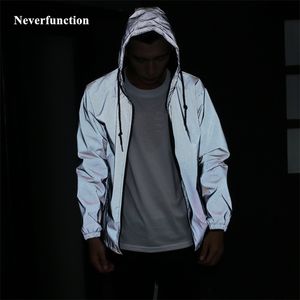 Vår Höst Män Lossa Full Reflective Hooded Windbreaker Vattentät Jacka Man Casual Hip Hop Baseball Coats Plus Storlek 4XL 220301