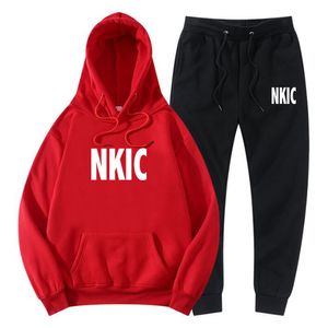 Män Sätter Kläder Nytt Casual Brand Sportkläder Tracksuiter Sweatshirt Setter Gym 2PCS Jacka + Byxor Male Spring Autumn Suits S-3XL