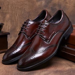 Scarpe formali in vera pelle da uomo Brogues Brogues Graver Moda Donna Trend Shoes For Men Dress Oxfords B63