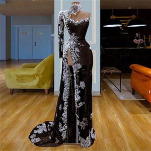 Lyx en axel svart och vita kvällsklänningar formella Dubai Prom Party Gowns Sexig sida Split High Neck Pagant Klänning Saudiarabiska Vestido de Festia Kaftans