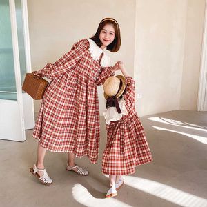 Korean Family Mathing Dress for Mommy and Me Plaid Checks Wide Collar Cotton Clothing Children 210529