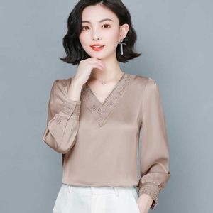 Koreanische Seide Frauen Blusen Hemd Frau Satin Bluse Tops Langarm Stickerei V-Ausschnitt Aushöhlen 210531