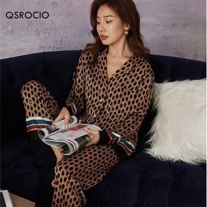 QSrocio Kvinnors Pajamas Set Luxury Instagram Style Fashion Stripes Sleepwear Silk Like Nightgown Leisure Home Clothes Nightwear 211215
