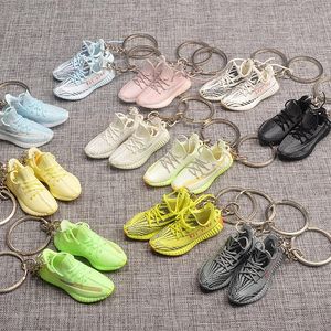 Keychains 3D Mini E Sneaker Keychain Shoes Model Backpack Hanger voor vriendje Verjaardagsfeestje Houdige sleutelhanger