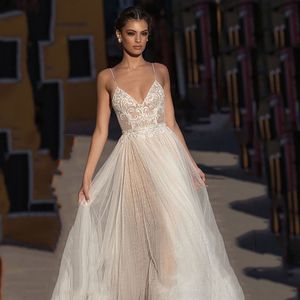 2021 Gali Karten bröllopsklänningar En linje Spaghetti Sweep Train Lace Applique Pärlor Beach Wedding Dress Illusion Billiga Bröllopklänning Plus Storlek