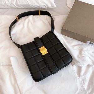 Designerväska vävt fyrkantiga väskor Kvinnor axelväskor med breda remmar mode messenger purse gata skott handväska 061702