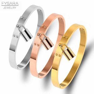 Fysaraファッションロックチャームブレスレットステンレススチールブラックゴールドカラーメタルバックルバングル女性パーティーシンプルジュエリーQ0717