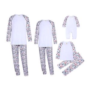 2021 Christmas Pyjamas Family Matching Long Sleeve Top+Pants Sets Cotton Deer Outfits Clothes Merry Christmas Tree Printed Suits H1014