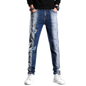 2021 Våren Nya Mäns Blå och Vit Tvättade Ripped Jeans Fashion Retro Byxor Regular Fit Stretch Denim Trousers Male Brand, 723 x0621