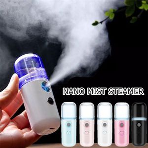 718b Engelska Stil 5 Färg USB Uppladdningsbar 30ml Nano Mist Sprayer Mini Handhållen Fuktig ansiktsångare Ansikte Steamers luftfuktare Mist-Spray Beauty 3.9 * 3.9 * 14.5cm