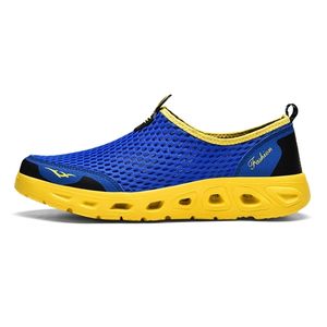 Tamanho 35-48 Malha de Verão Respirável Lightweight Aqua Shoes para Homens Mulheres Unisex Natação Upstream Beach Water Sports Y0714