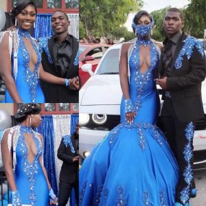 2022 Royal Blue Prom Dresses Collo alto Cristalli di perline Raso senza maniche Sirena Sexy Illusion Custom Made Lunghezza del pavimento Abiti da sera Abiti da cerimonia Occasioni