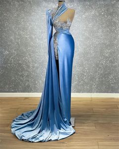 En axel elegant sjöjungfru formella aftonklänningar med glittrande paljetter halter hals plus storlek sexig främre split prom party klänningar vestidos