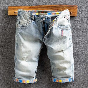 Sommar streetwear mode män jeans retro ljusblå elastisk tryckt designer rippad denim shorts koreansk stil kort c9w