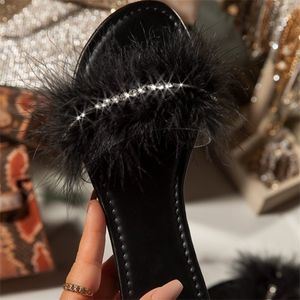 Mulheres Fur Cristal Chinelos Mulher Bling Strass Flats 2021 Verão Feminino Slides Mulheres Praia Sapatos Senhoras Calçado Plus Size Y1120