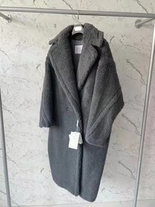 알파카 울 모피와 실크로 만든 부드러운 질감의 짙은 회색 가장 따뜻한 코트 여성 겉옷 MM 테디 베어 아이콘 코트는 옷깃 칼라를 따뜻하게 유지합니다.