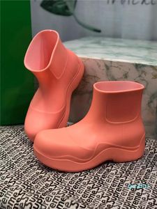 Buty kałuża luksusowe designerskie kobiety deszczowe guma Górna wyściełana powierzchnia owczej skóry z logo ciśnienia powietrza 6 cm Chelsea Buty